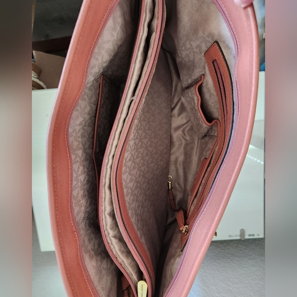 MK Large Tote - Picture 9 of 14